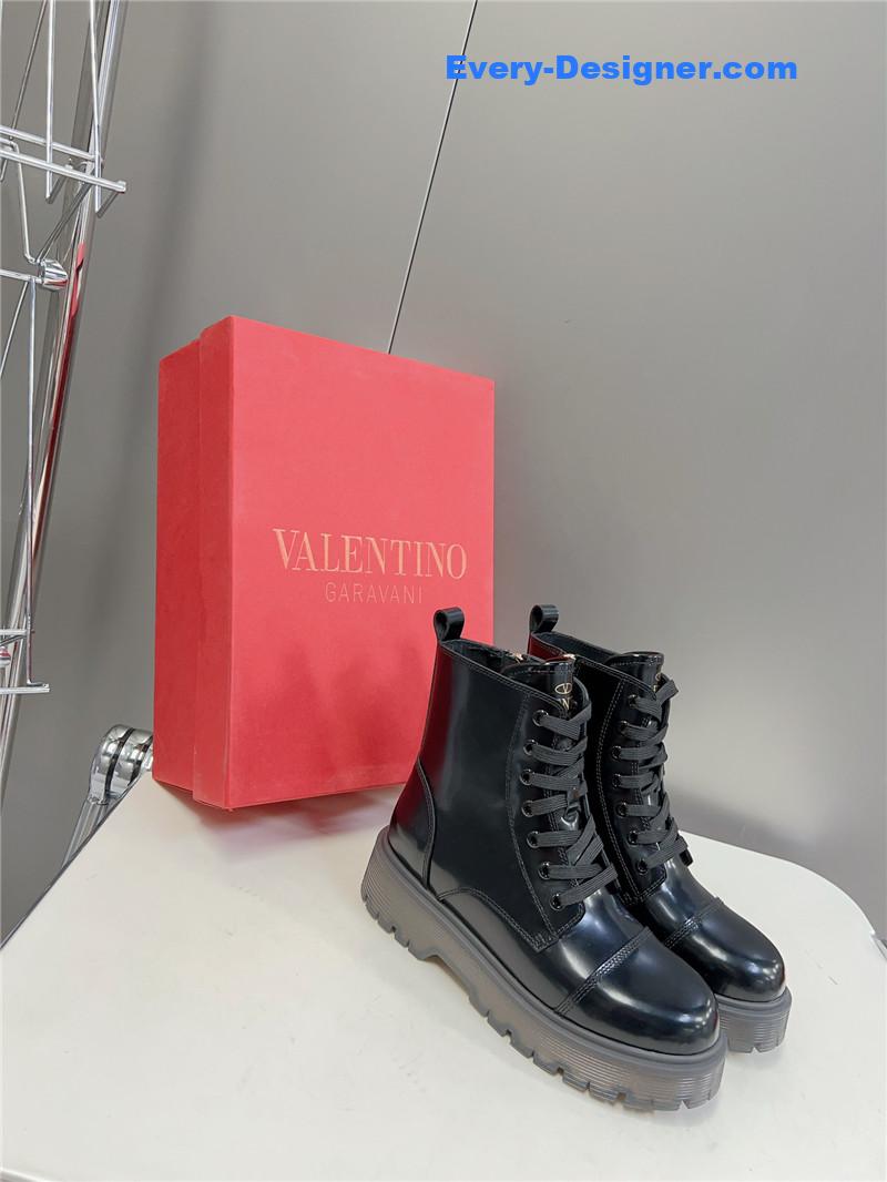 Va1e*ntin0 fall and winter catwalk boots