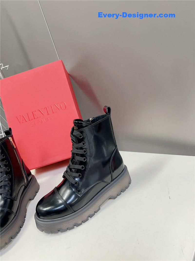 Va1e*ntin0 fall and winter catwalk boots