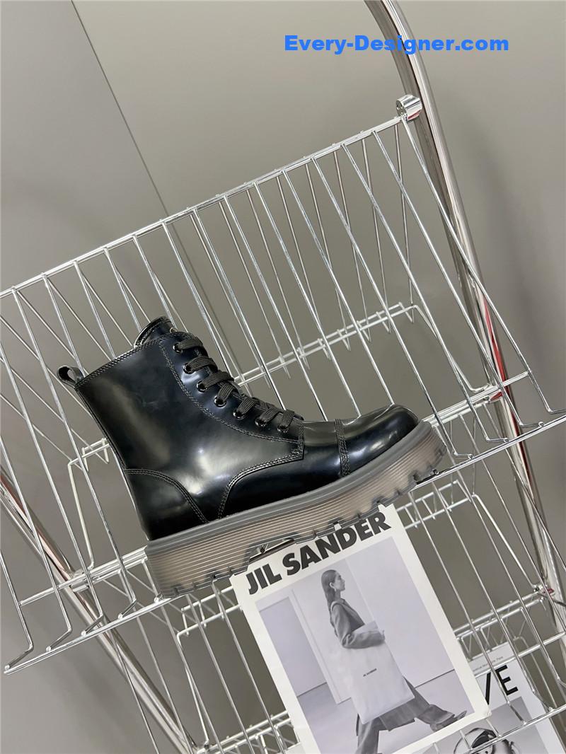 Va1e*ntin0 fall and winter catwalk boots