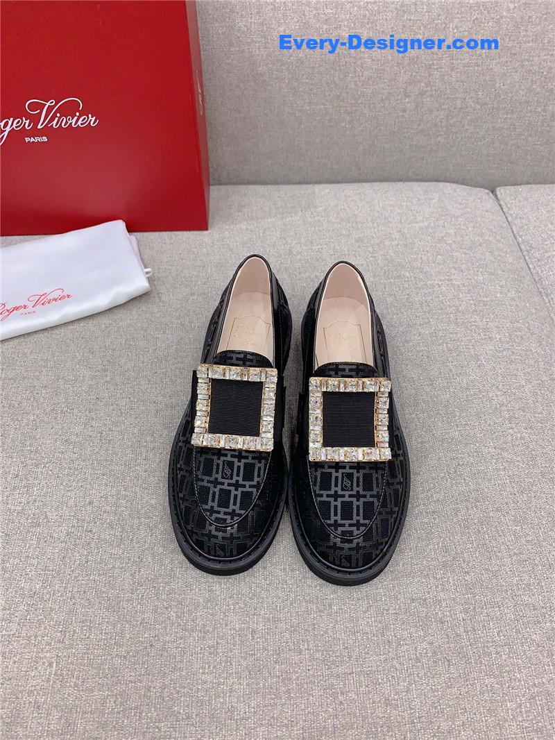 roger vivier new patent leather D1am0nd buckle loafers
