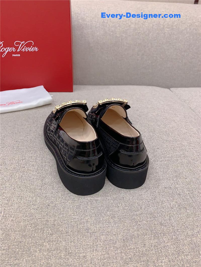 roger vivier new patent leather D1am0nd buckle loafers