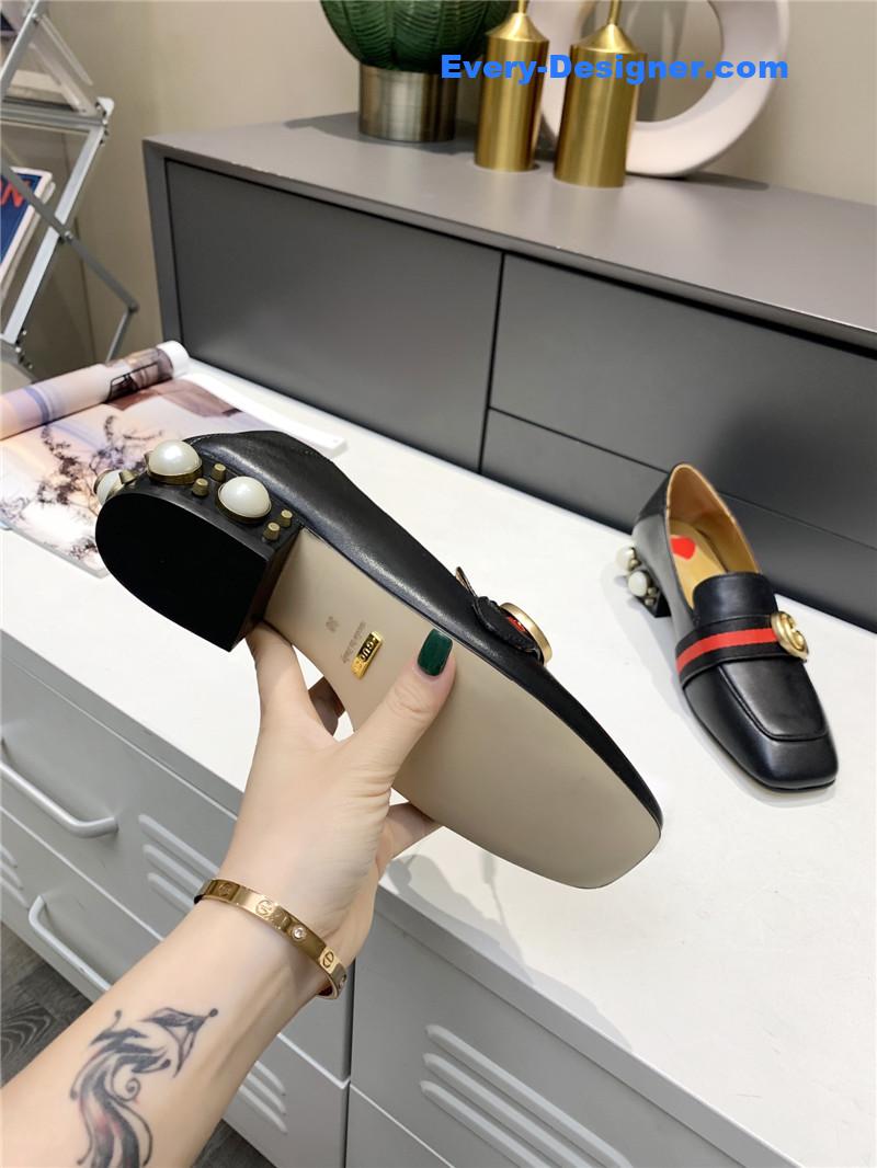 Gvc*1 pearl heel shoes