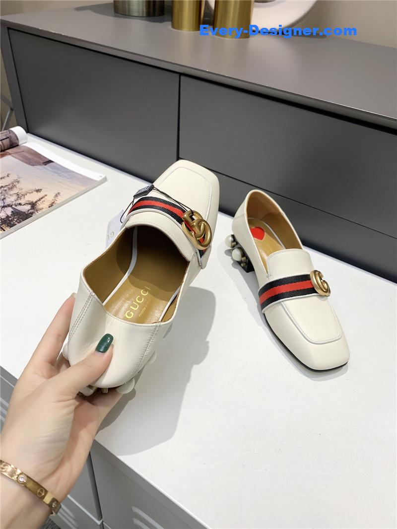 Gvc*1 pearl heel shoes