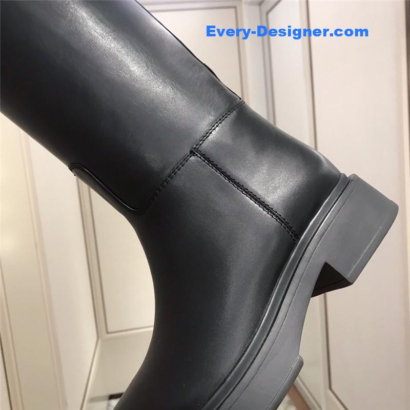 H**me5 new classic boots