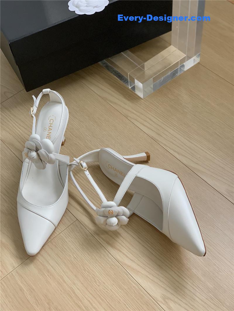 CC camellia thong sandals