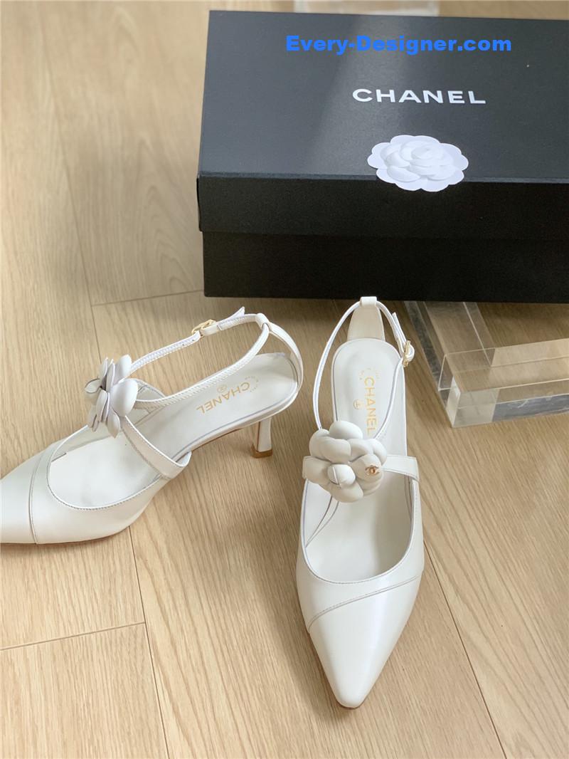 CC camellia thong sandals