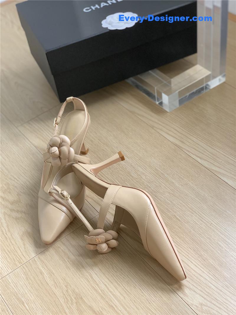 CC camellia thong sandals