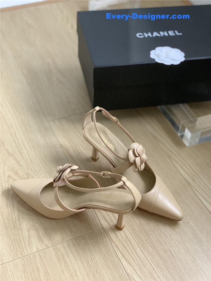 CC camellia thong sandals