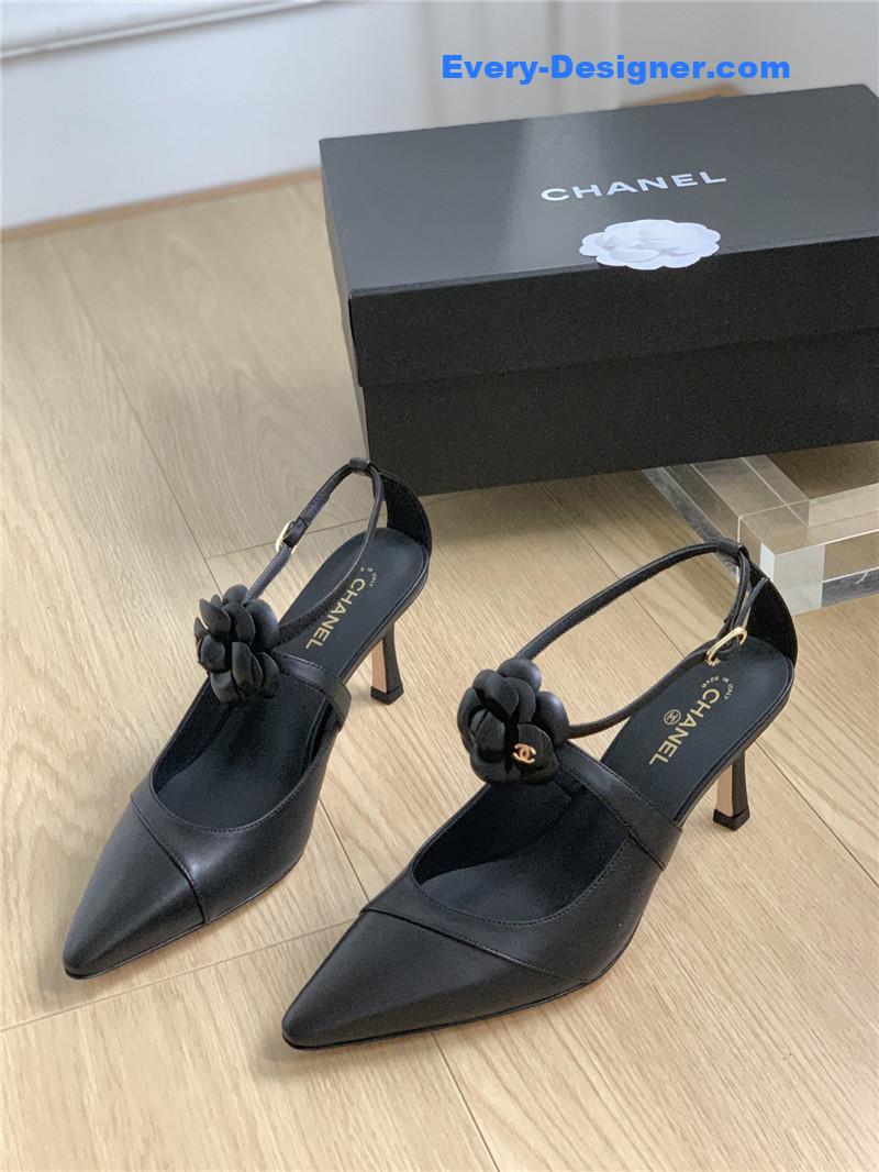 CC camellia thong sandals