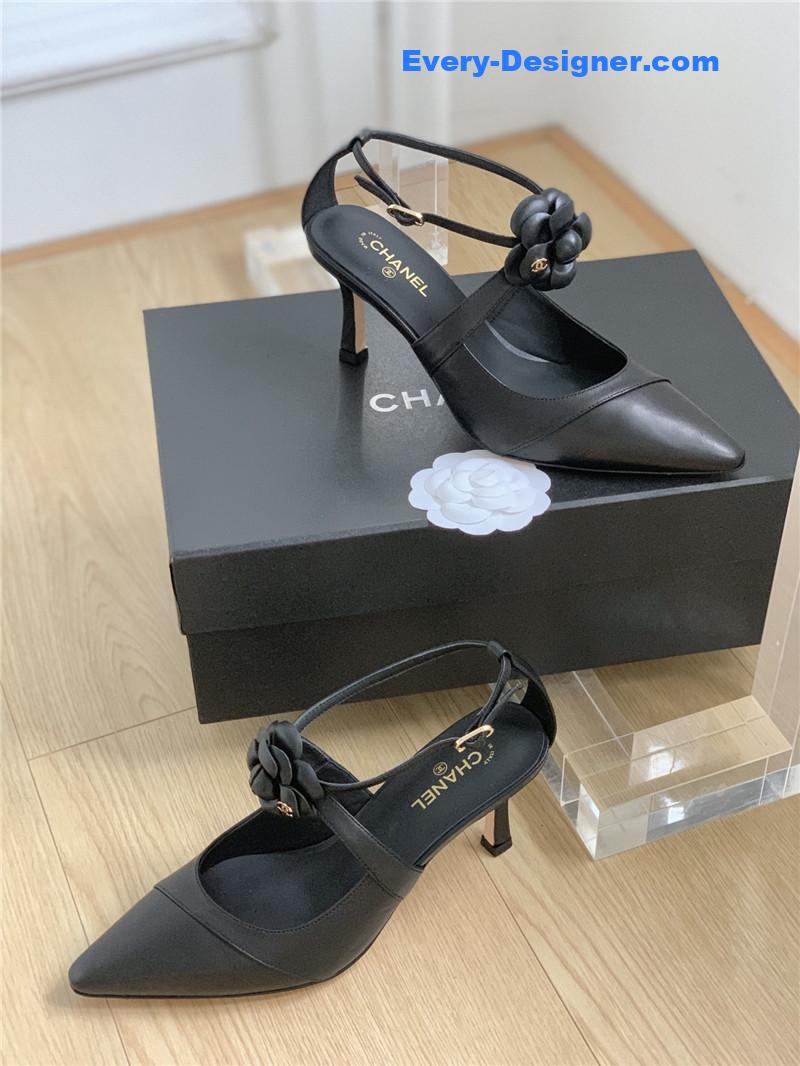 CC camellia thong sandals