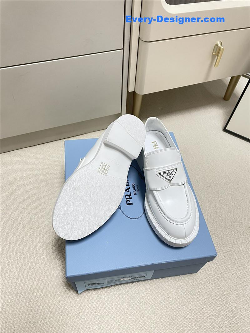 Pra*a classic triangle loafers