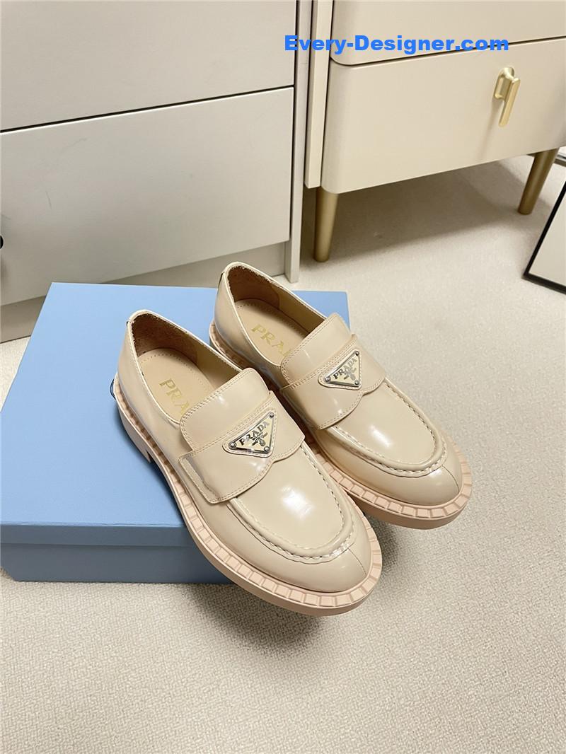 Pra*a classic triangle loafers