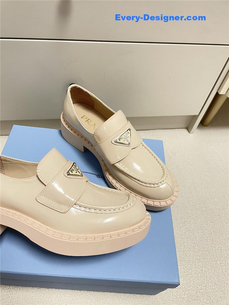 Pra*a classic triangle loafers