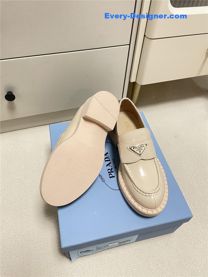Pra*a classic triangle loafers