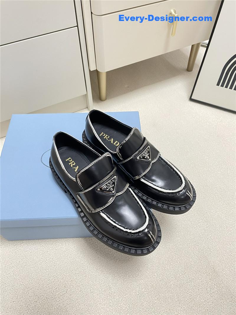 Pra*a classic triangle loafers