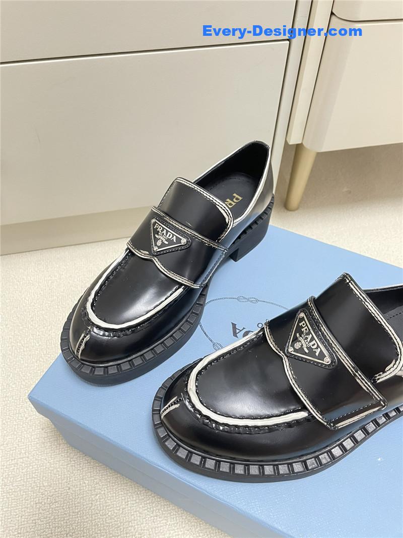Pra*a classic triangle loafers
