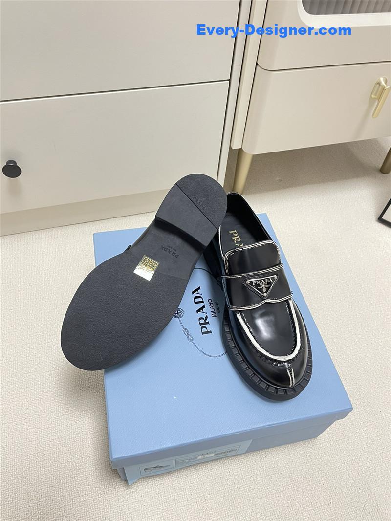 Pra*a classic triangle loafers