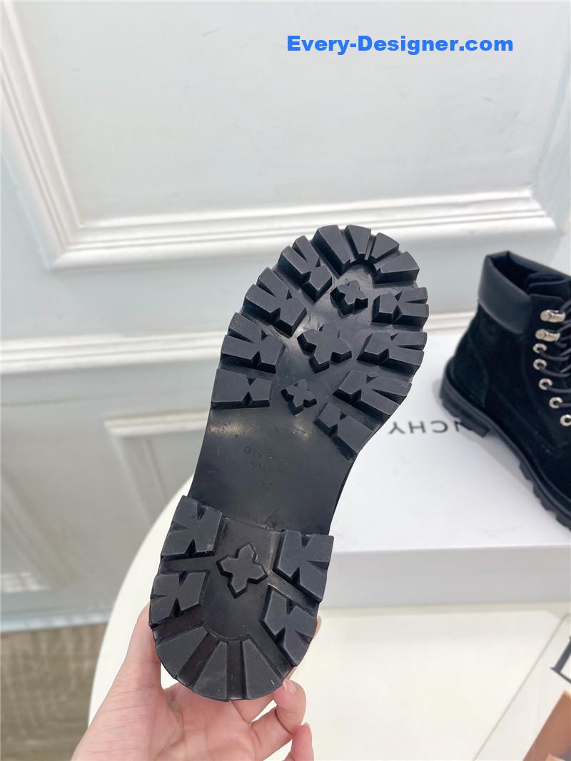 Givenchy’s new autumn and winter couple’s large yellow boots