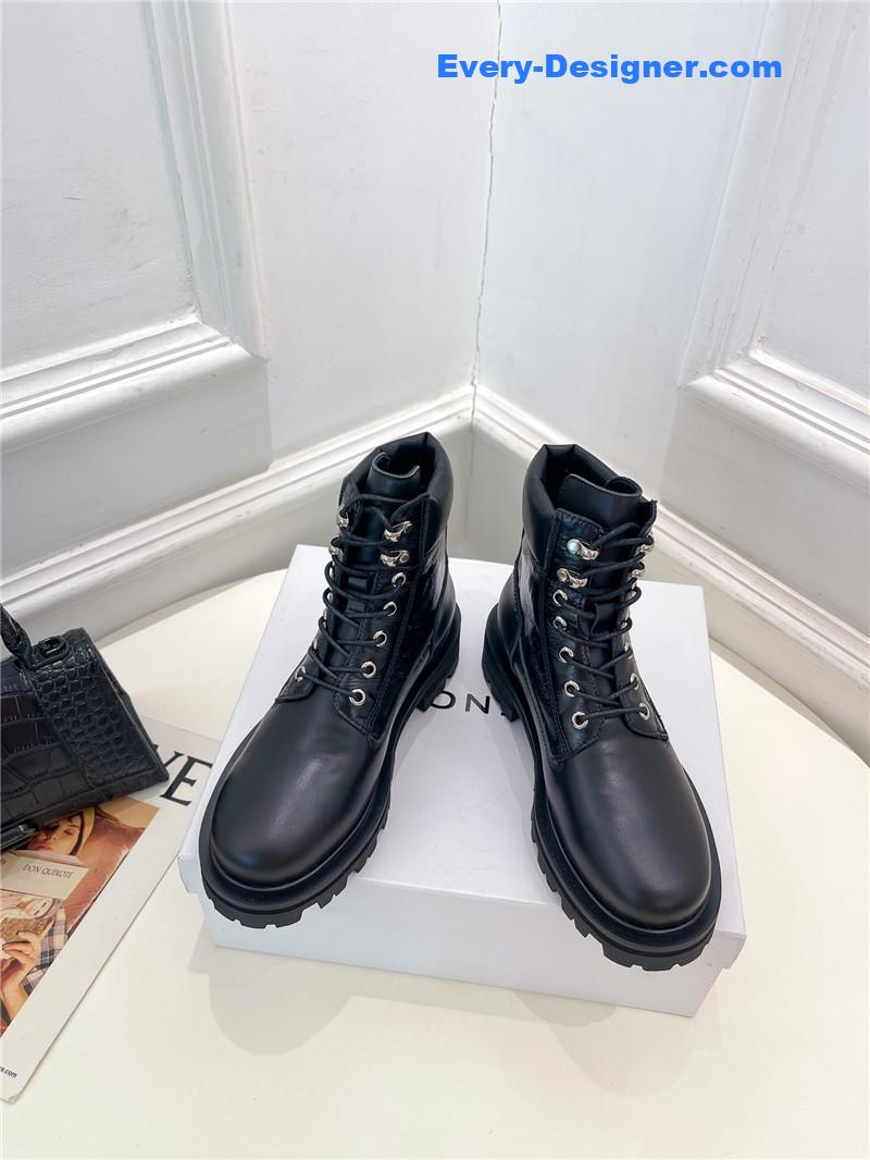 Givenchy’s new autumn and winter couple’s large yellow boots