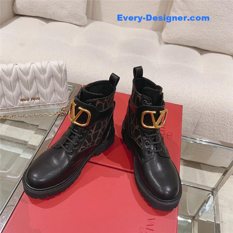 Va1e*ntin0 v-buckle martin boots