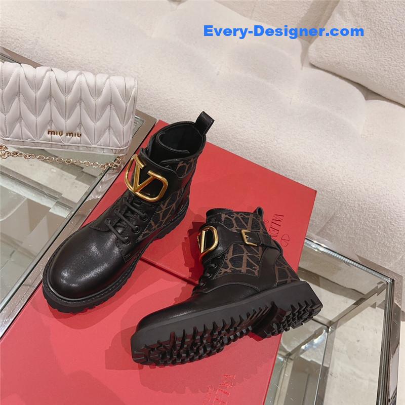 Va1e*ntin0 v-buckle martin boots