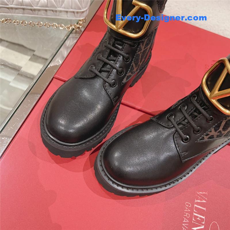 Va1e*ntin0 v-buckle martin boots