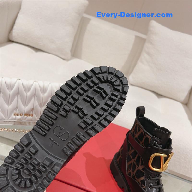 Va1e*ntin0 v-buckle martin boots