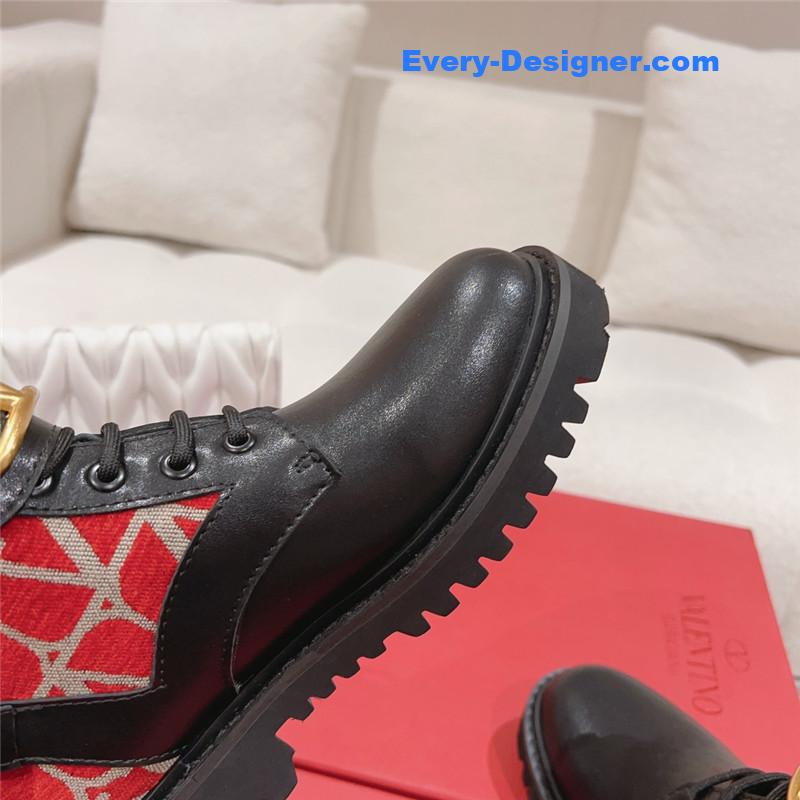 Va1e*ntin0 v-buckle martin boots