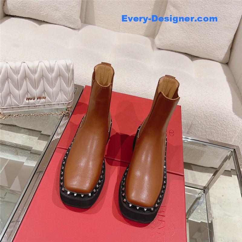 Va1e*ntin0 rivet short nude boots