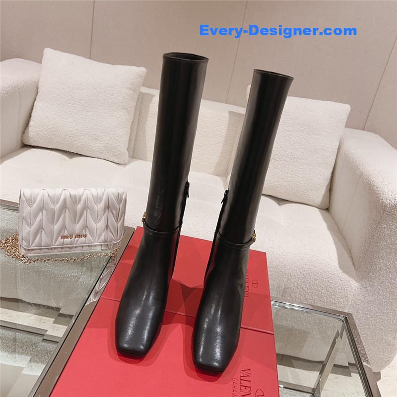 Va1e*ntin0 v buckle high nude boots