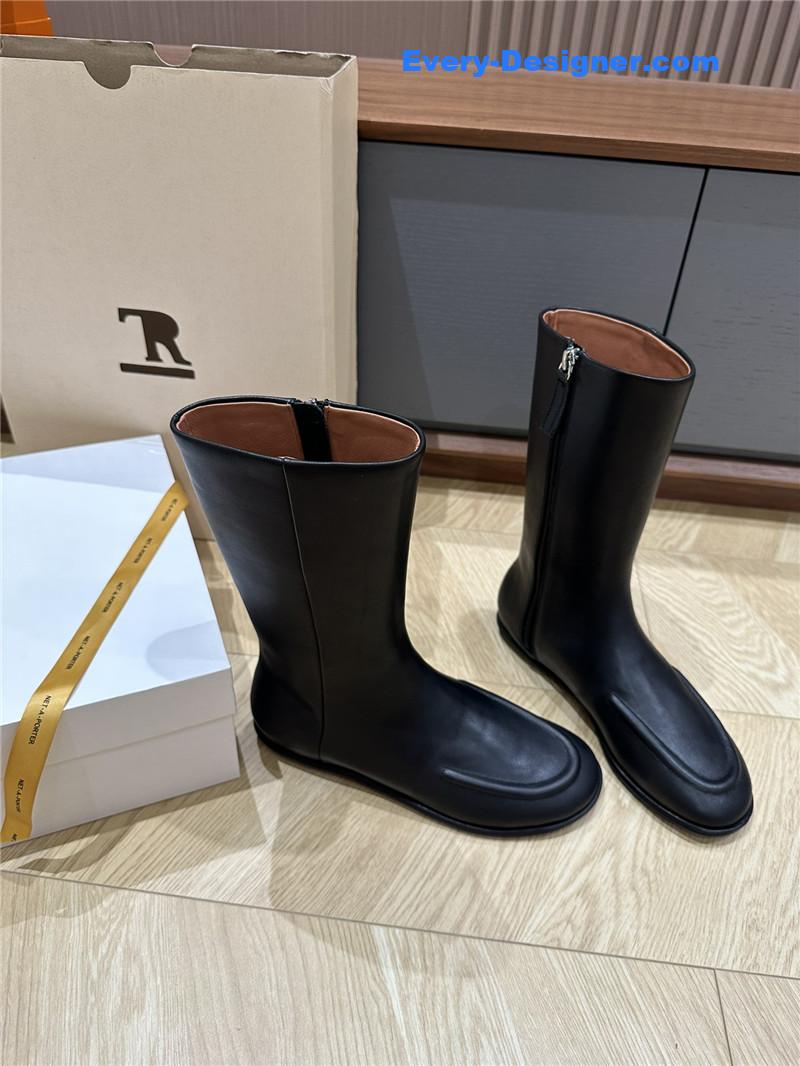 The R0w granny boots