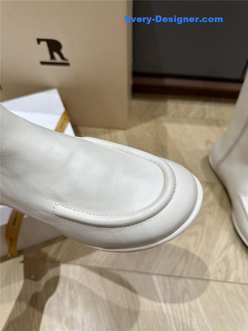 The R0w granny boots