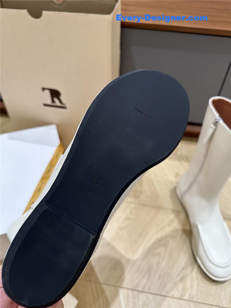 The R0w granny boots