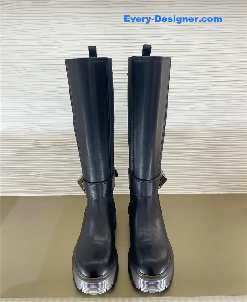 Va1e*ntin0 hardware v-buckle boots