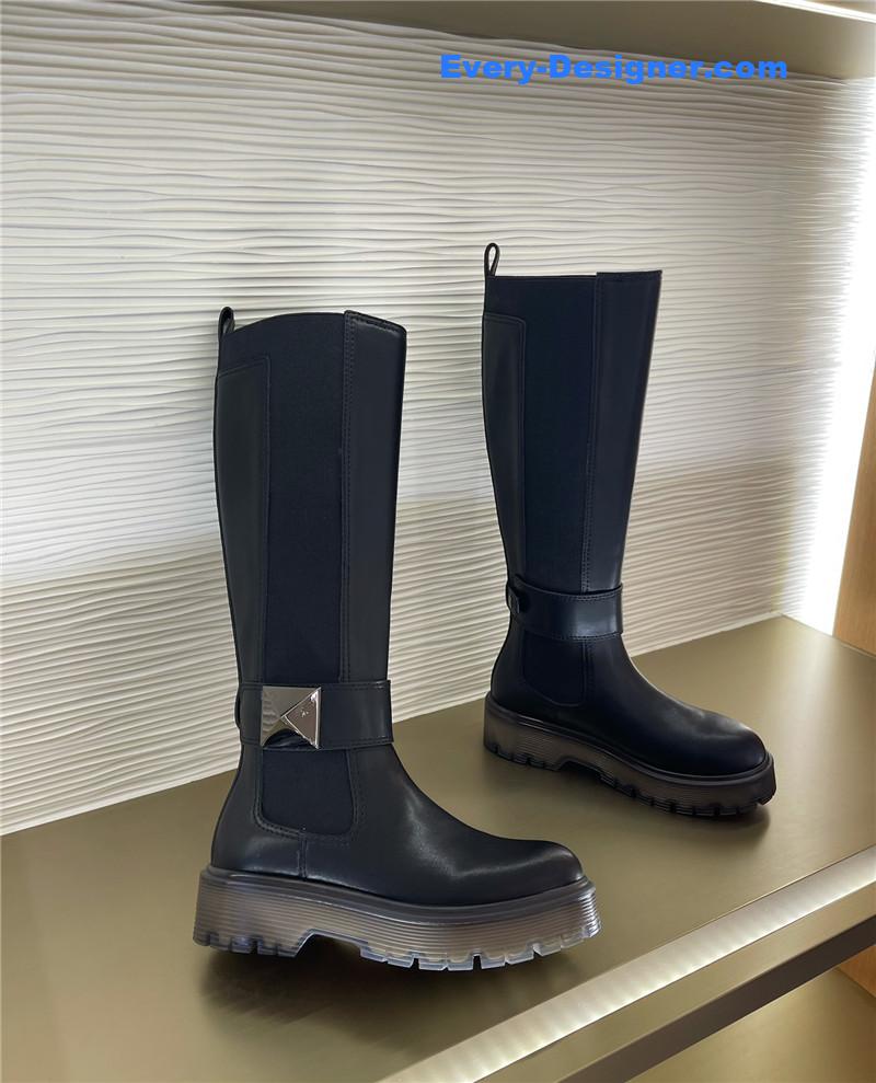 Va1e*ntin0 hardware v-buckle boots