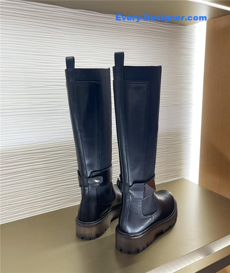 Va1e*ntin0 hardware v-buckle boots