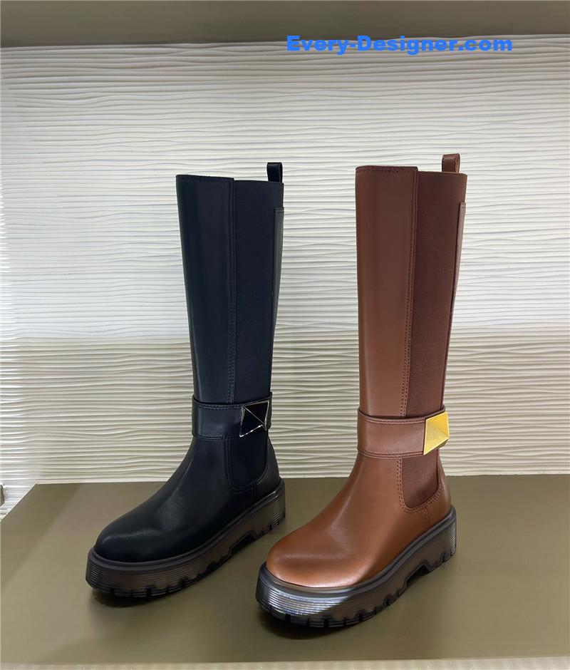 Va1e*ntin0 hardware v-buckle boots