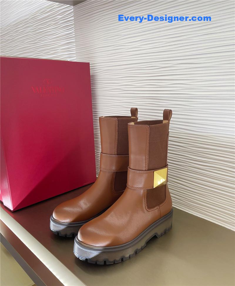 Va1e*ntin0 hardware v-buckle boots