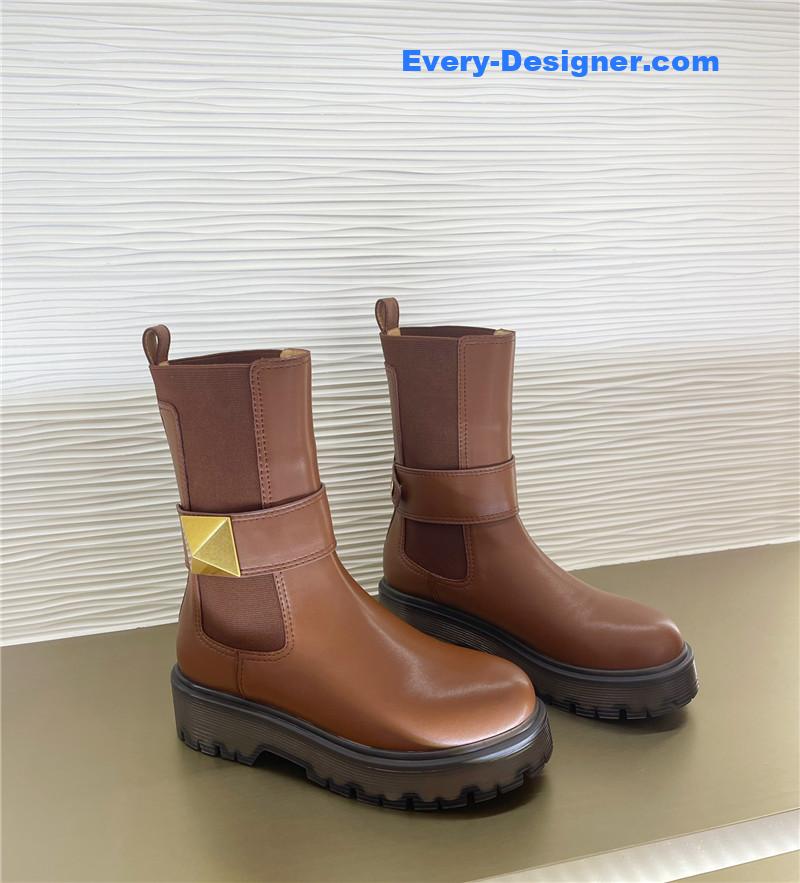 Va1e*ntin0 hardware v-buckle boots