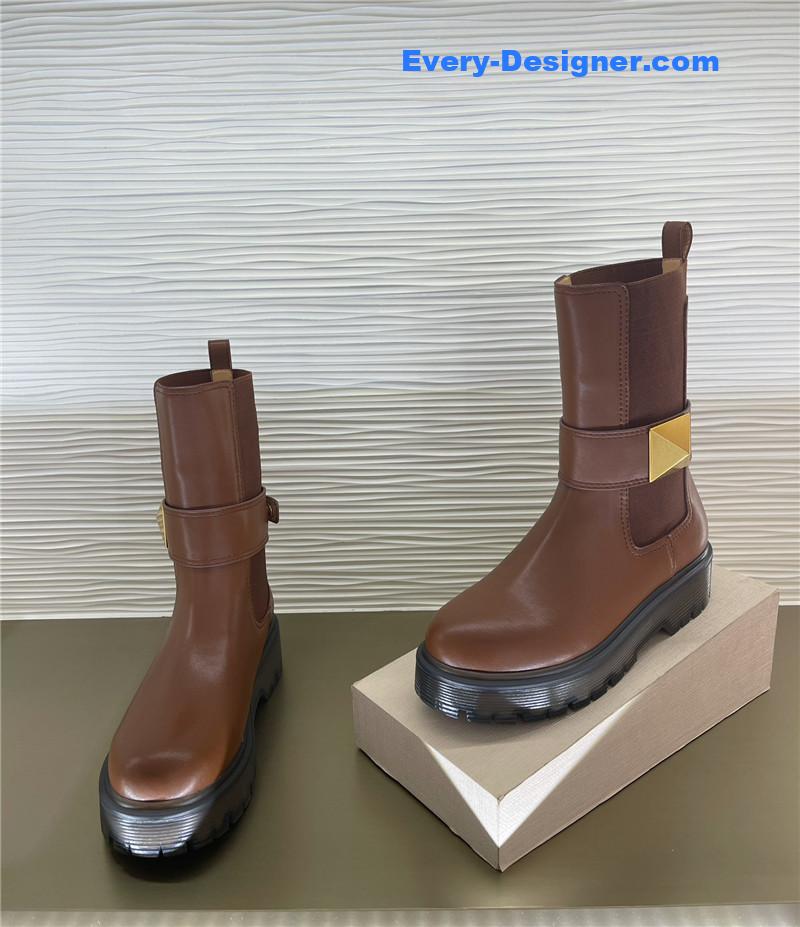 Va1e*ntin0 hardware v-buckle boots