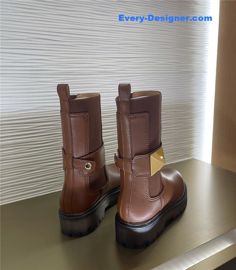 Va1e*ntin0 hardware v-buckle boots