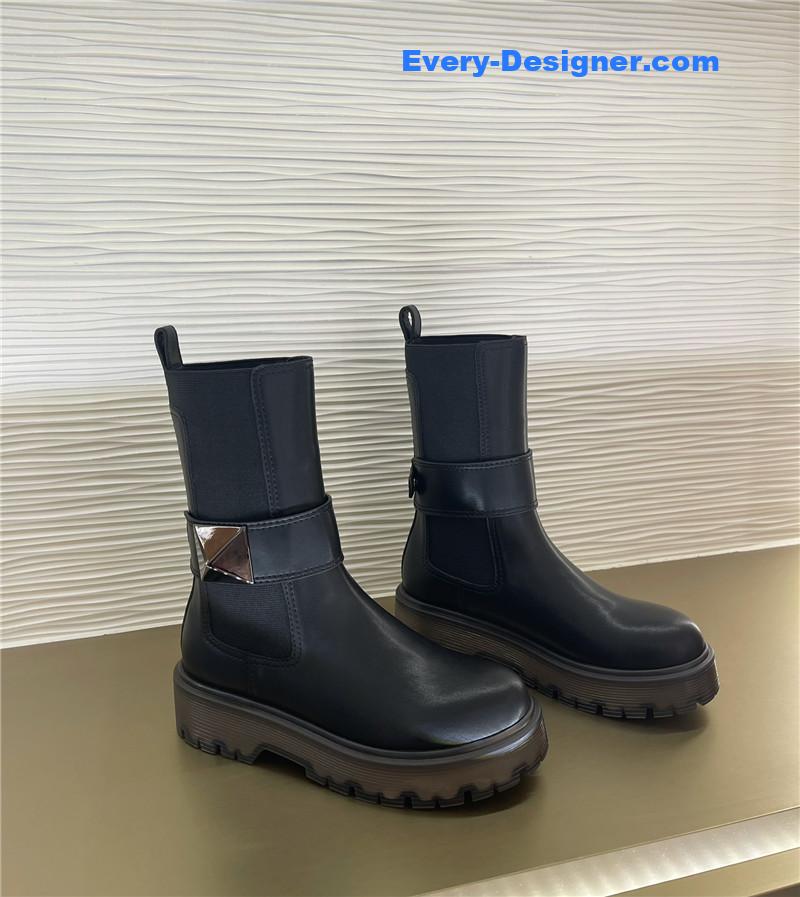 Va1e*ntin0 hardware v-buckle boots