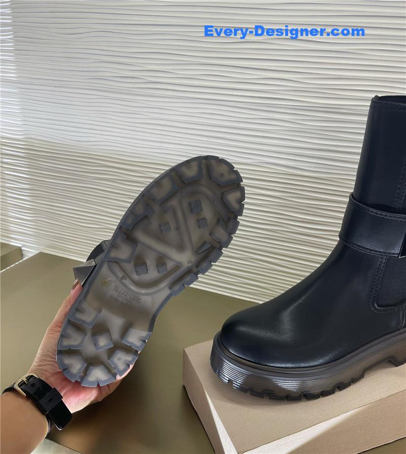 Va1e*ntin0 hardware v-buckle boots