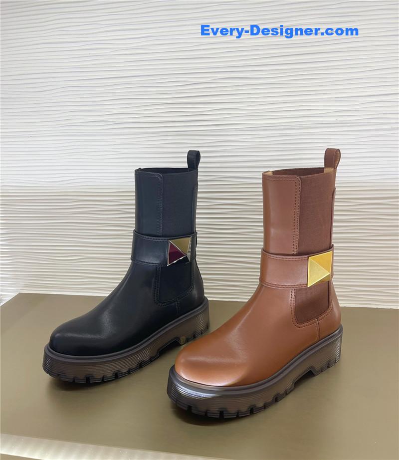 Va1e*ntin0 hardware v-buckle boots