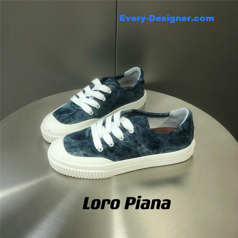 L0r0 P1ana new white shoes