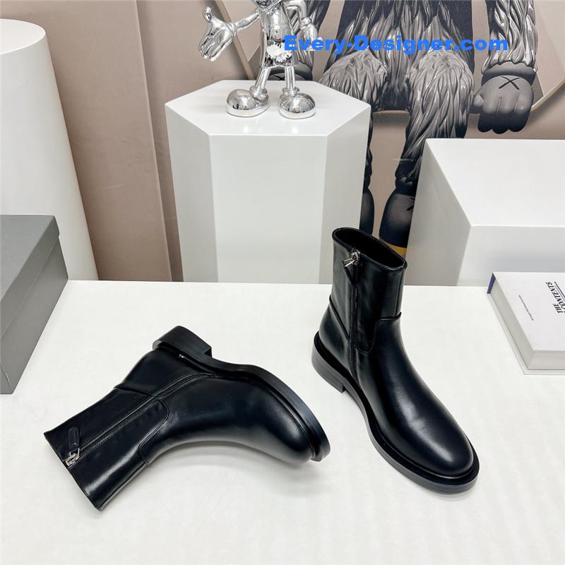 Ba1en*iaga round toe buttoned boots
