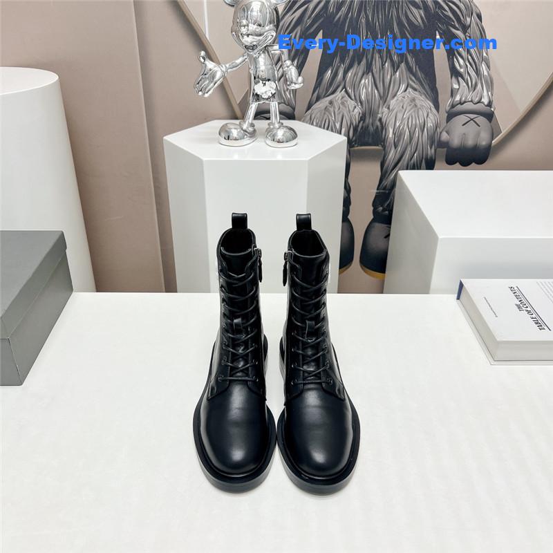 Ba1en*iaga round toe buttoned boots