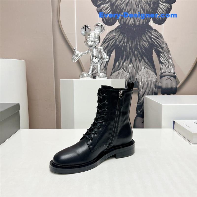 Ba1en*iaga round toe buttoned boots