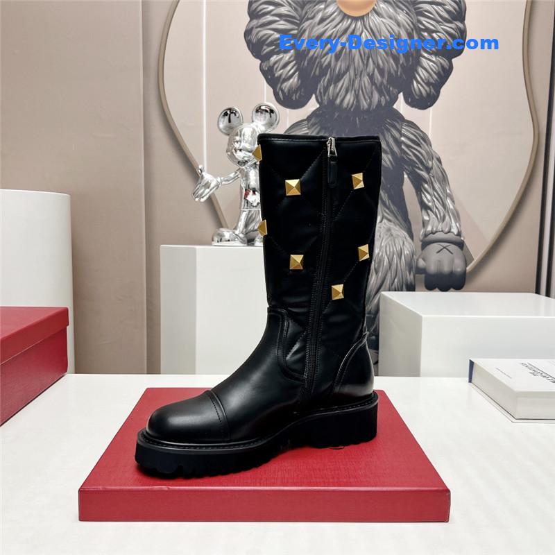 Va1e*ntin0 round toe golden rivet boots