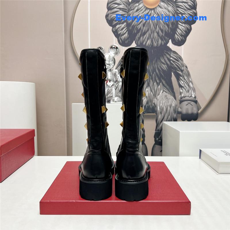 Va1e*ntin0 round toe golden rivet boots